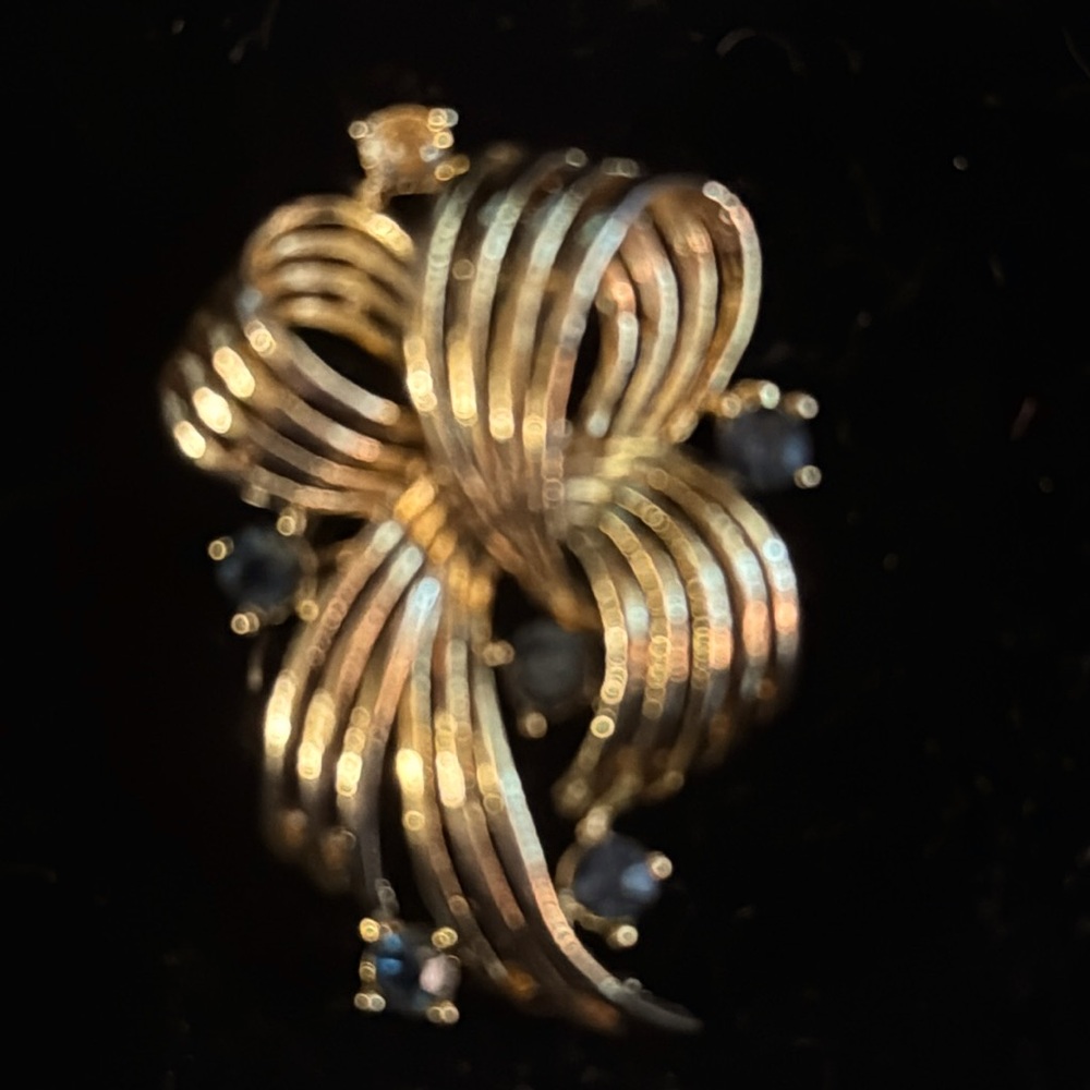 Gold and sapphire pin